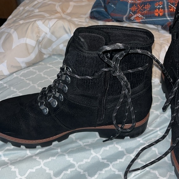 Cliffs New Black Suede boots size 9 1/2 M - Picture 3 of 7